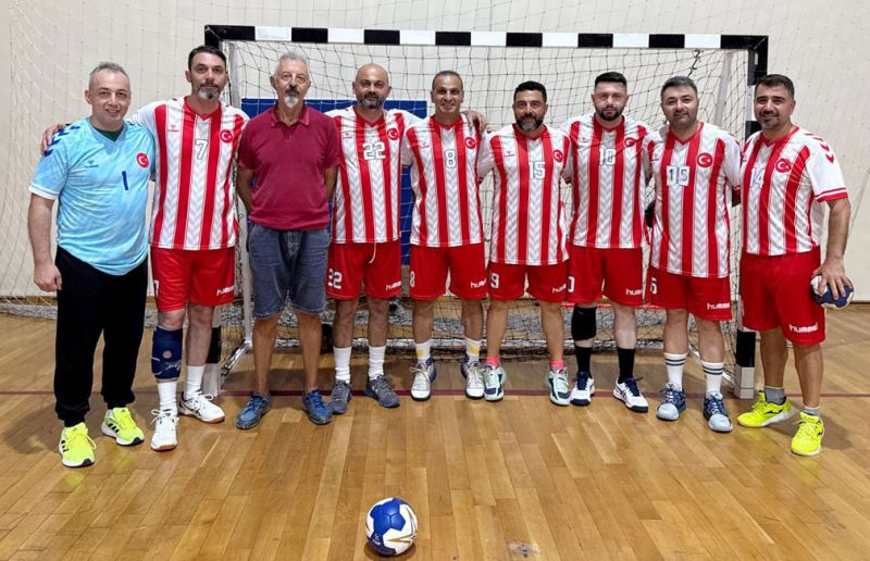 Adana Veteranlar Hentbol Karması.jpg